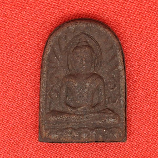 พระซุ้มกอแร่เหล็กน้ำพี้