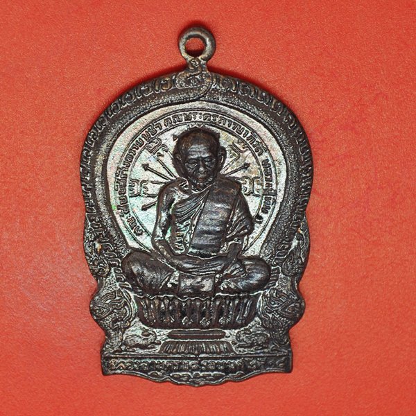 หลวงปู่ทิม วัดละหารไร่ คณะศิษย์สร้างถวายบุชา