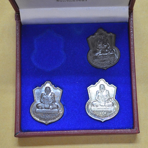 หลวงปู่ทวด เหยียบน้ำทะเลจืด