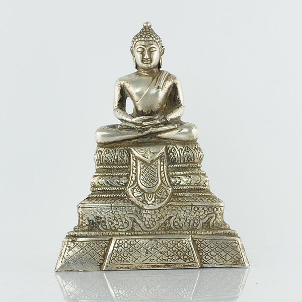 พระบูชาเนื้อว่านบุเงิน ฐานกว้าง 7 x 7 นิ้ว 