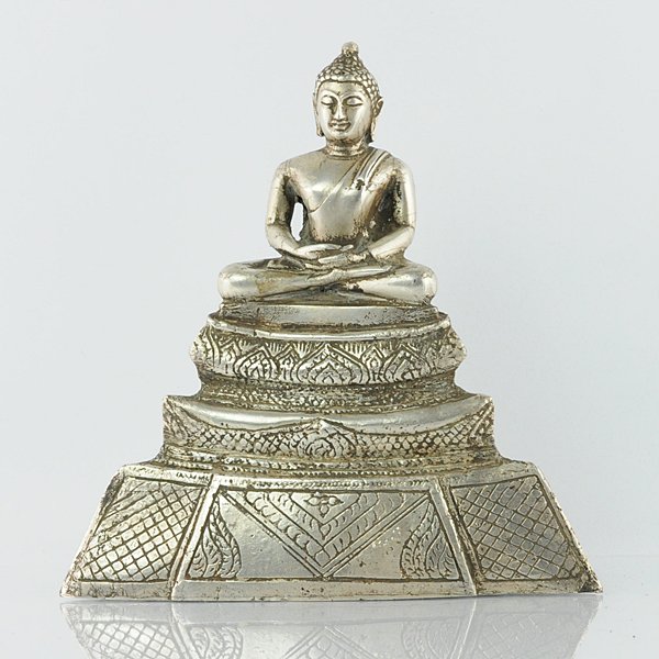 พระบูชาเนื้อว่านบุเงิน ฐานกว้าง 7 x 7 นิ้ว 